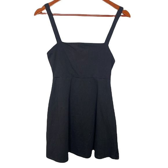 Forever 21 Dresses & Skirts - Forever 21 Peekaboo Back Dress